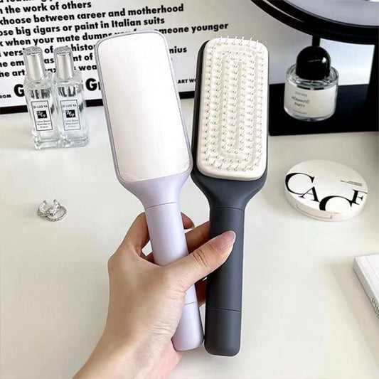 brosse à cheveux mauve et bleu