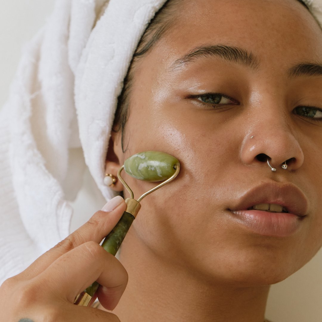 Rouleau de massage visage en pierre naturelle - NaturaJade™ - Beauté en Éclat